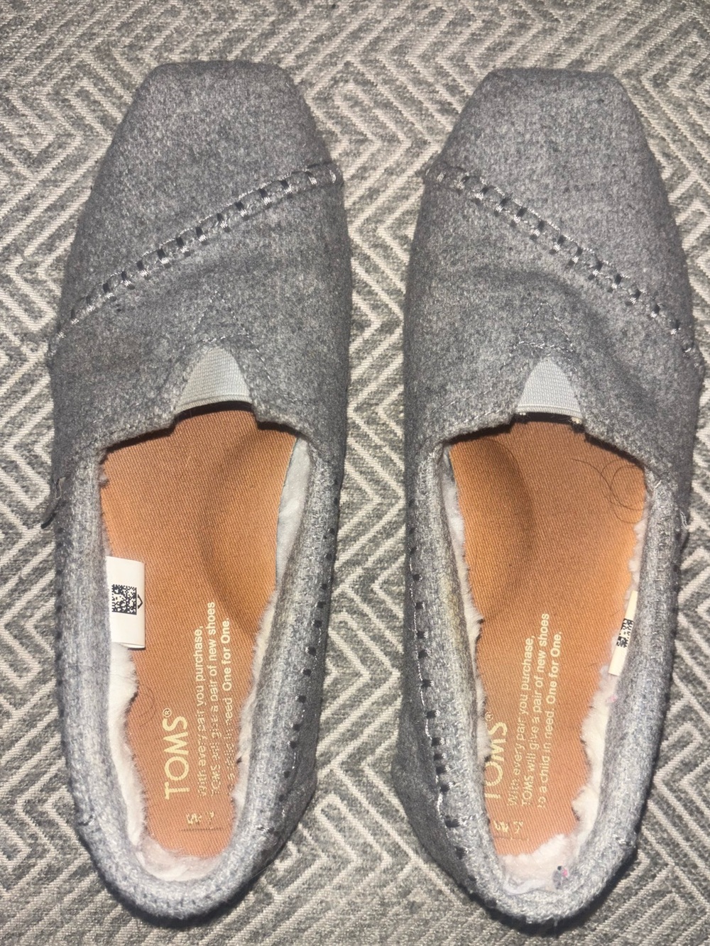 TOMS Gray Felt Faux Fur Lined Alpargata Slip On Shoes Women 7.5 Warm Flats Fall - Picture 2 of 12